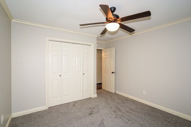 Building Photo - 104 Luna Ln