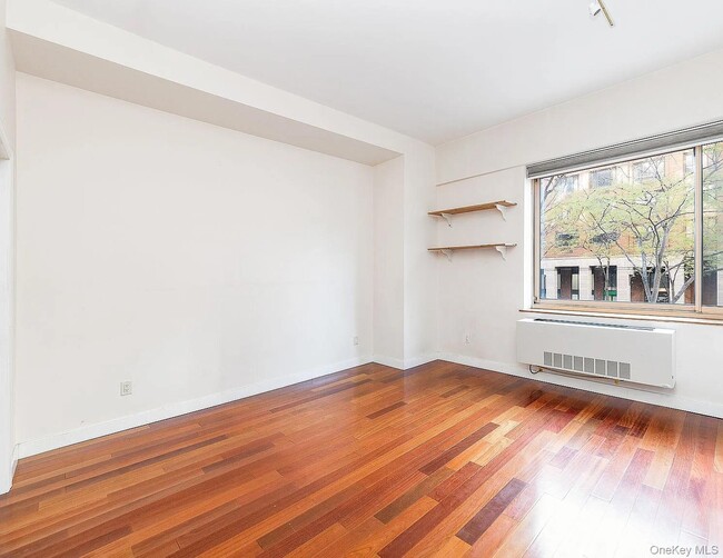 Building Photo - 250 S End Ave