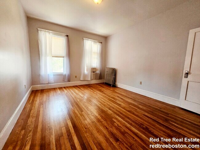 Building Photo - 243 Callender St