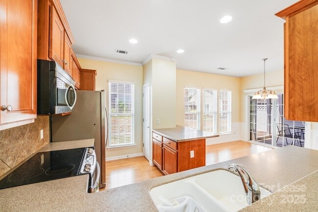 Building Photo - 2018 Sweetleaf Dr