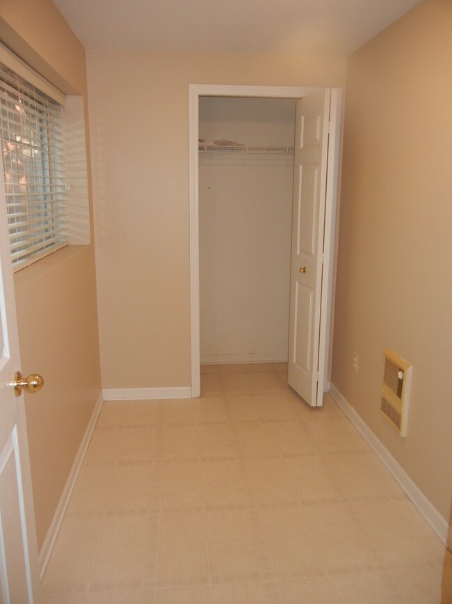Building Photo - 39471 Springwater Dr