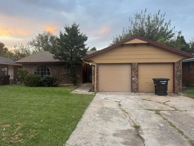 Primary Photo - 3 bed one bath all new inside ready for mo...