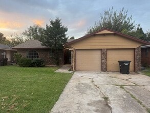 Building Photo - 3 bed one bath all new inside ready for mo...