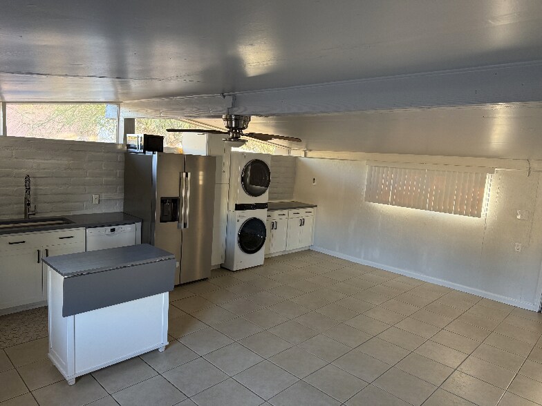 Building Photo - 4240 N 4th Ave