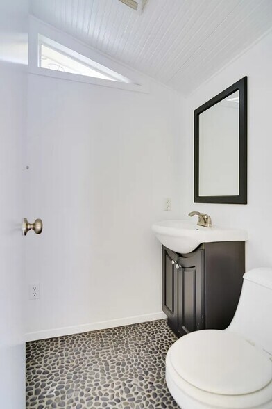 Building Photo - 6602 Pebble Spring Dr
