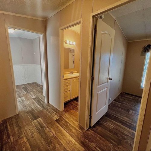 Building Photo - 210 Robin Dr