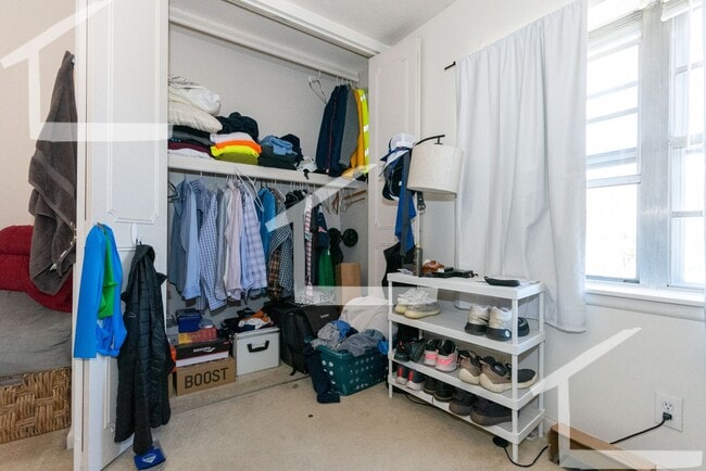 Building Photo - 3Br/2Bth, Available Sep. 1, 2026. Great for a rommate students. MUST SEE!!