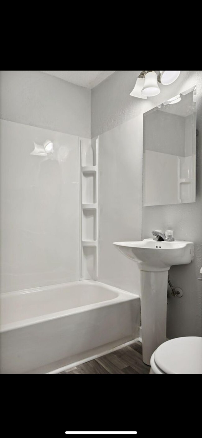 Building Photo - 1060 Arcade St