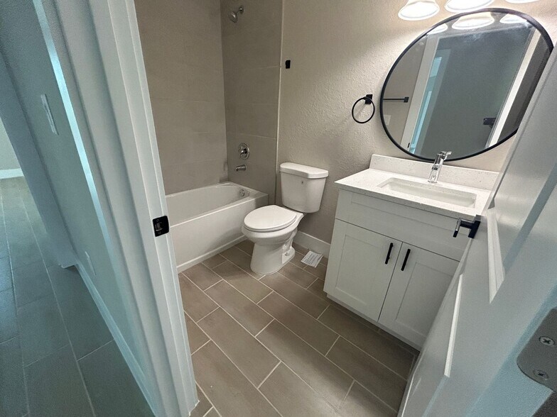 Building Photo - New construction 4/3  off Gator Circle