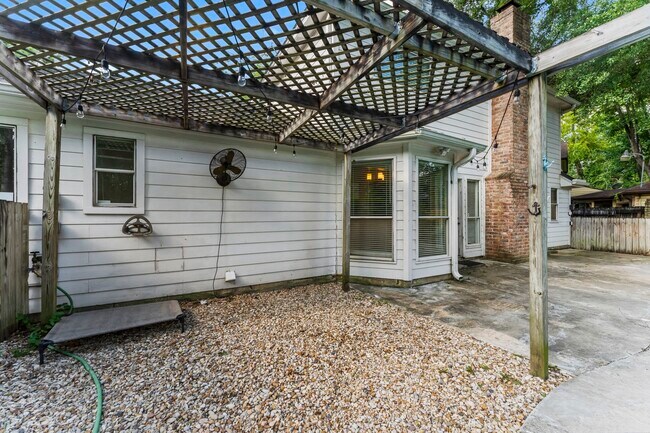 Building Photo - 3318 Candlelon Dr