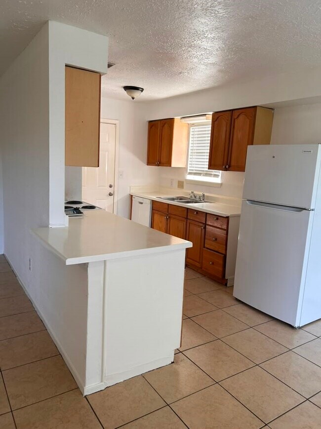 Building Photo - 6514 Summer Ridge Dr