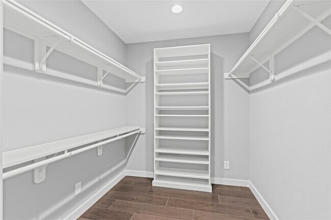 Building Photo - 22435 Elsinore Dr
