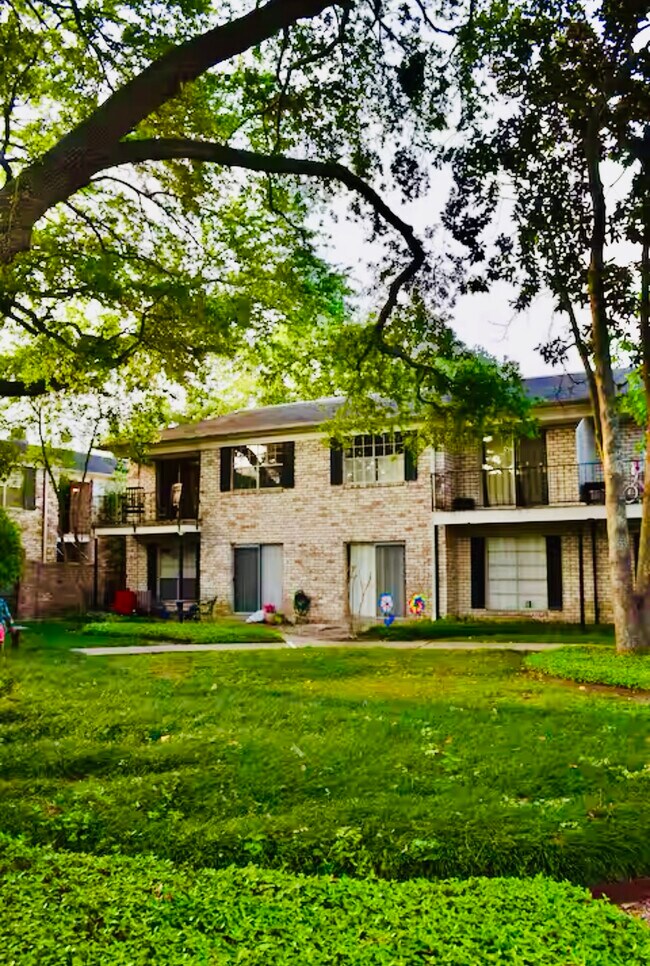 Building Photo - 7900 Westheimer Rd