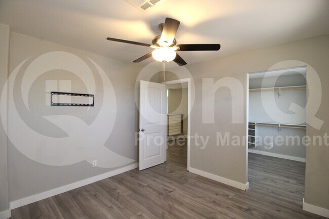 Building Photo - 44390 W McClelland Dr
