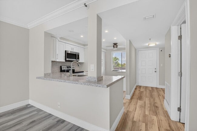 Building Photo - 7076 Huntington Ln