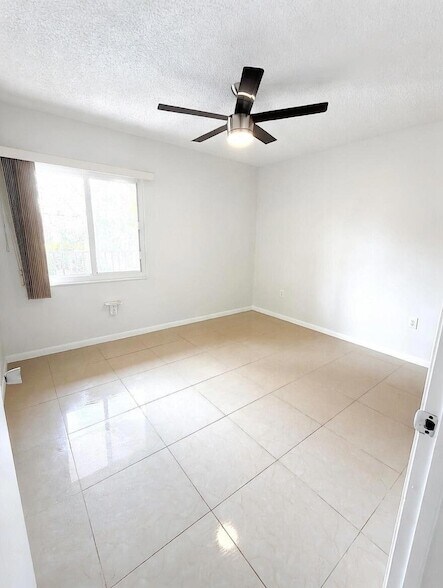 Building Photo - 12551 SW 16th Ct