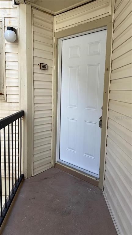 Building Photo - 1940 Lake Atriums Cir