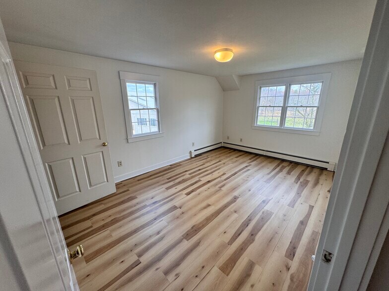 Building Photo - 253 Davis Rd