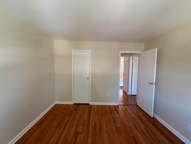 Building Photo - 42 Briarwood Rd