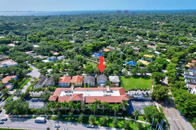 Building Photo - 539 Menendez Ave