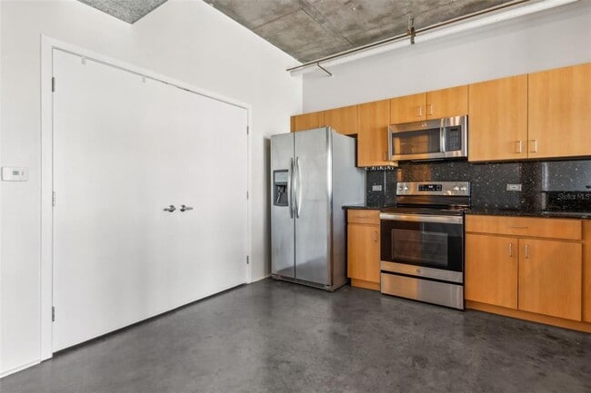 Building Photo - 10 N Summerlin Ave