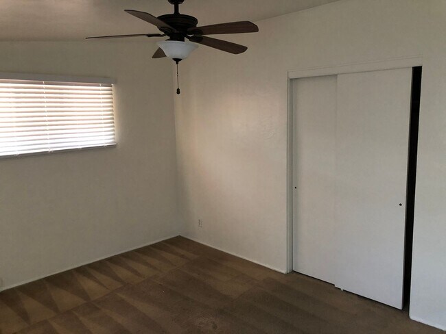 Building Photo - 1415 E Lester St