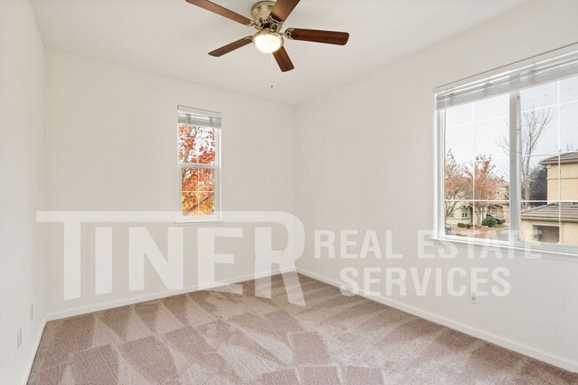 Building Photo - 5 Mantauk Point Pl