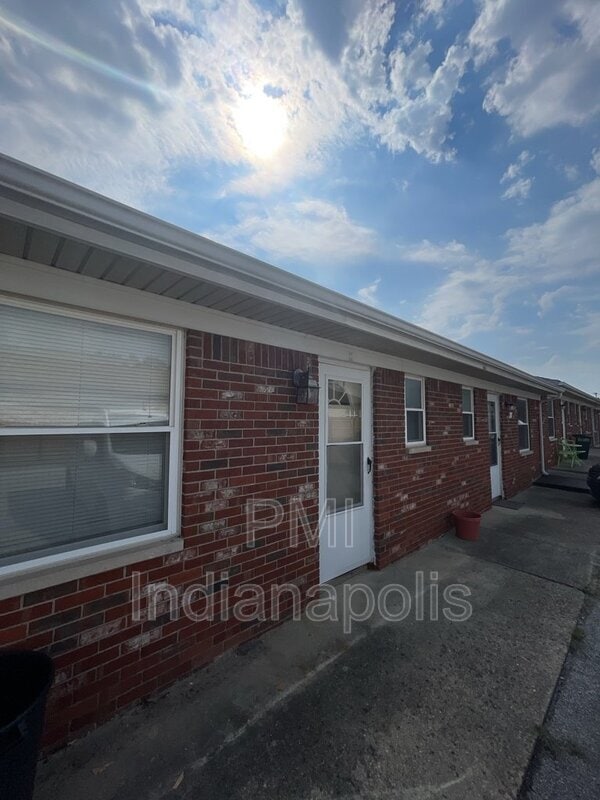 Building Photo - 122 W William Dr