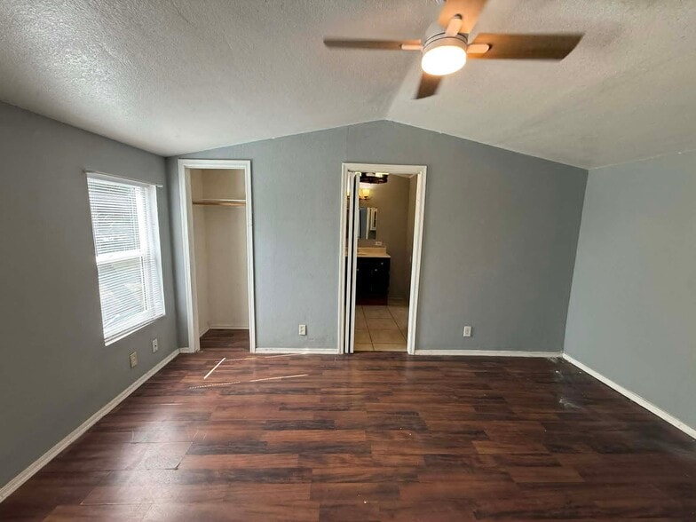 Building Photo - 2640 S Cottonwood Ln