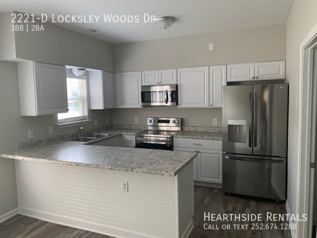 Building Photo - 2221 Locksley Woods Dr