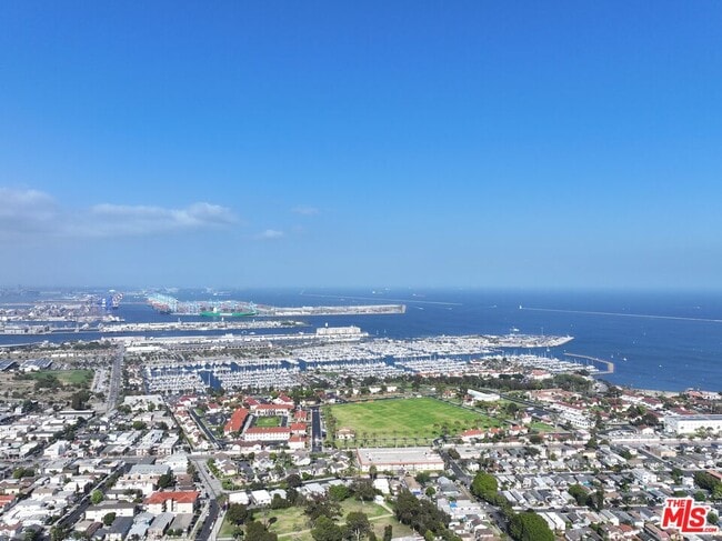 Building Photo - 778 W 25th St