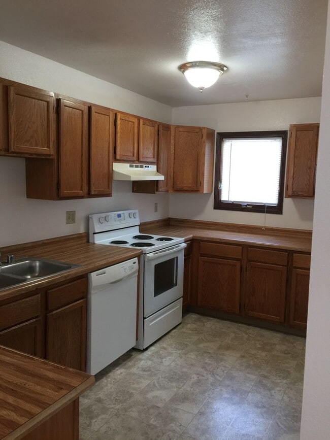 Building Photo - South Anchorage Beautiful 3 bed townhouse ...