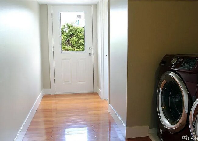 Building Photo - Stunning Somerset Home with Breathtaking City, Mountain & Lake Views – 5 Bedrooms, Gourmet Kitchen