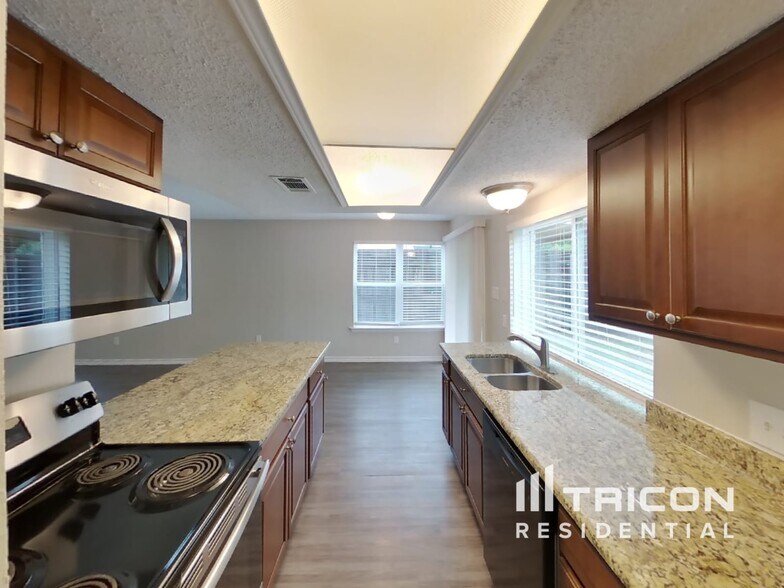Building Photo - 4219 Glen Springs Dr