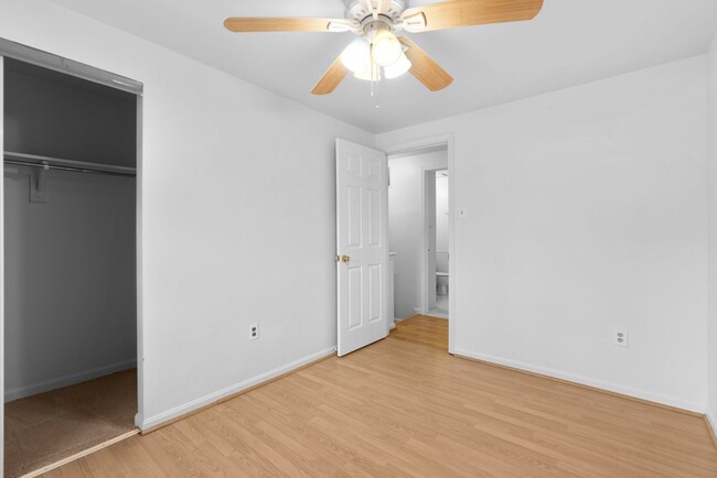 Building Photo - Spacious Townhome