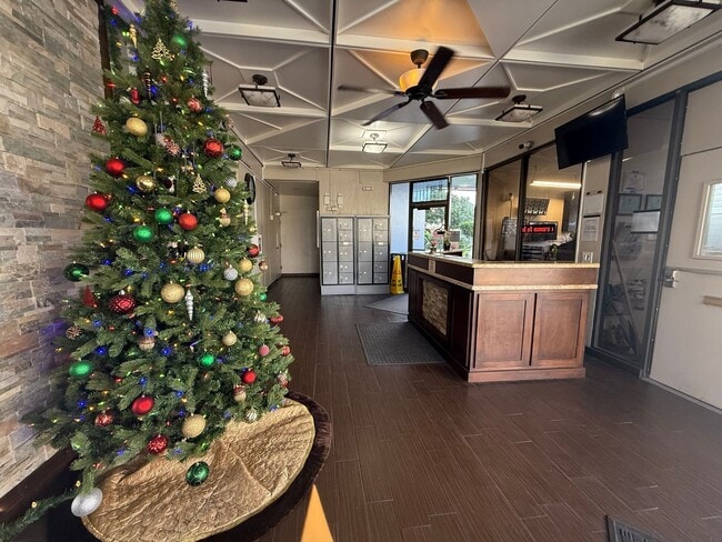 Building Photo - AVAILALE NOW- SPACIOUS 1 BED/ 1 BA CONDO IN HARBOUR RIDGE!