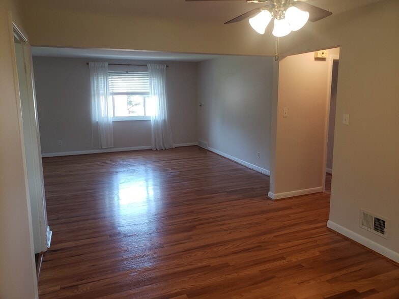 Building Photo - 4929 Kelsch Ln