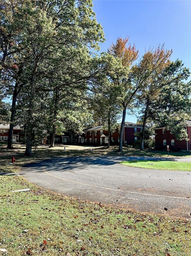 Building Photo - 5 Wildwood Dr