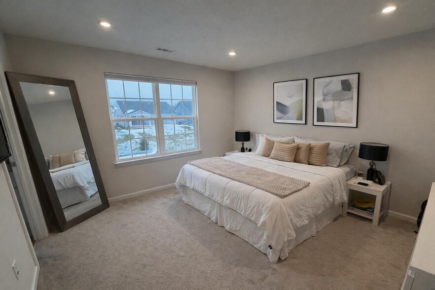 Building Photo - 585 Bermuda Way