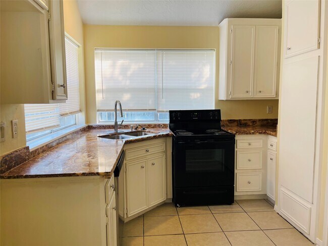 Building Photo - 210 Squires Bend