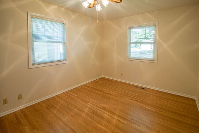 Building Photo - Beautiful 4 Bedroom House | 126th & Center