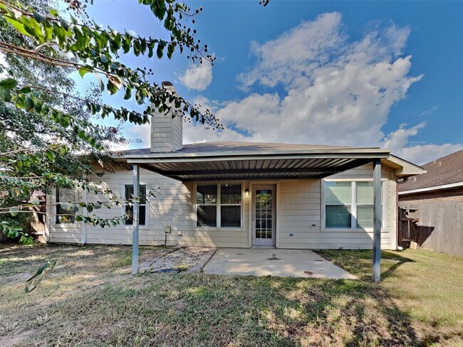 Building Photo - 32011 Sue Ln