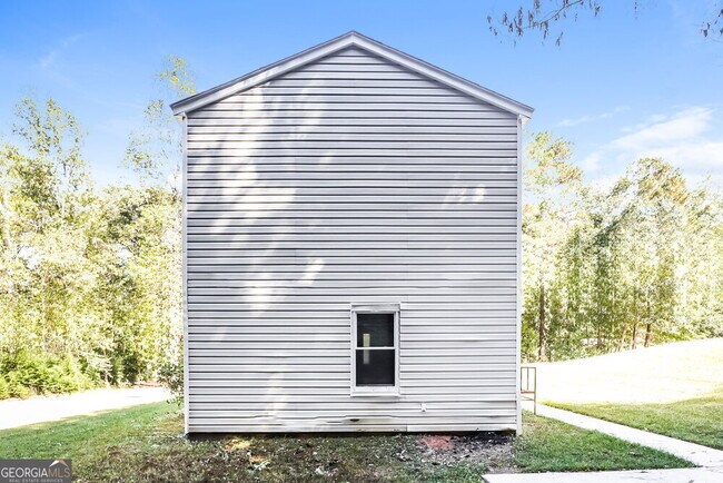 Building Photo - 6155 Forrest Ave