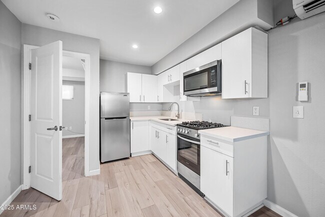 Building Photo - 3025 N 32nd St