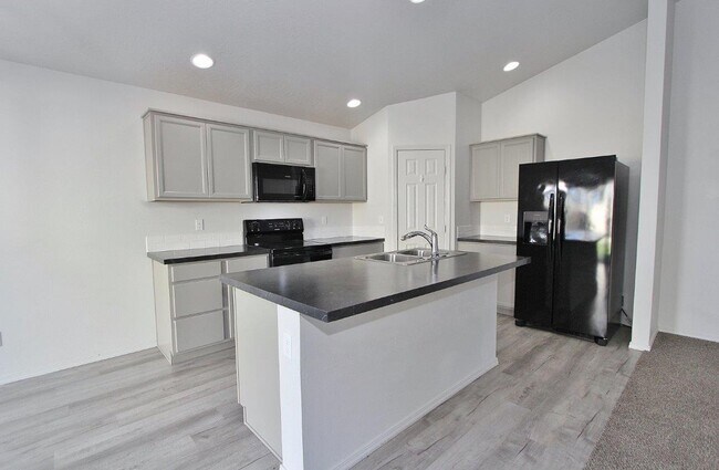 Building Photo - Single-Level Home In Quiet Neighborhood