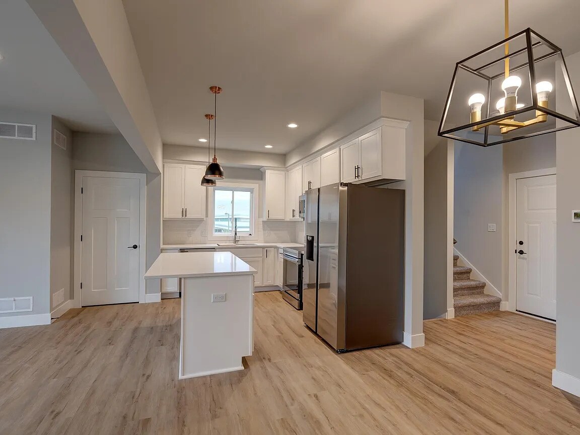 Building Photo - 115 Prairie Heights Dr