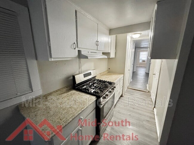 Building Photo - 1536 Brookins St