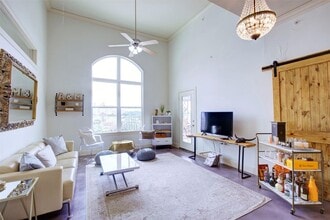 Building Photo - 1010 Rosine St