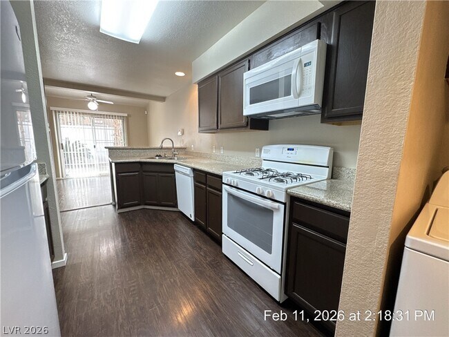 Building Photo - 2822 Dawn Crossing Dr