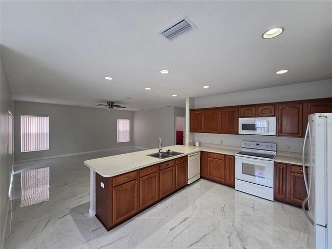 Building Photo - 330 Aldershot Ct